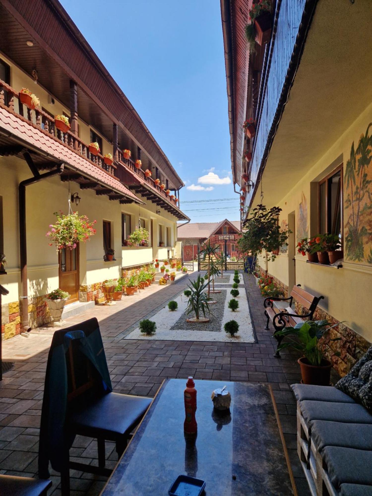 Casa Luca Hotel Simbata de Sus Ngoại thất bức ảnh